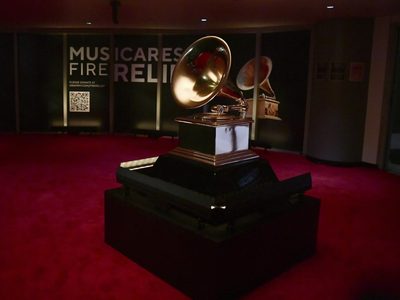 Premios Grammy: Sabrina Carpenter, Lady Gaga y Taylor Swift brillaron en la alfombra roja con sus osados looks