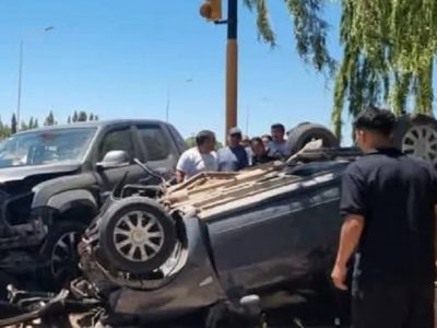 Violento choque y vuelco en Plottier dejó un herido grave