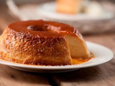 Receta exprés: hacé este budín de pan en licuadora con las medialunas que quedaron del domingo