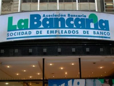 Los bancarios paran el jueves, en reclamo al Impuesto a las Ganancias y la tercerización de tareas