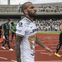 Dani Alves queda fuera de Pumas ante la denuncia que enfrenta de presunta agresión sexual
