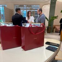 Carolyn Adams, esposa de José Ramón López Beltrán, niega compras en Loro Piana; acusa difamación