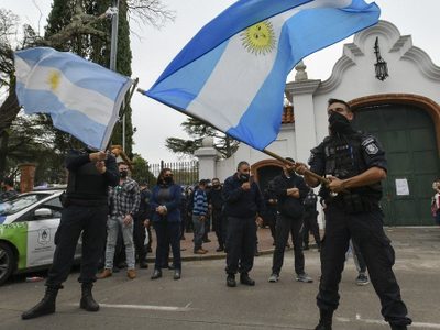 El defensor de la Policía Bonaerense criticó a los efectivos que rodearon Olivos