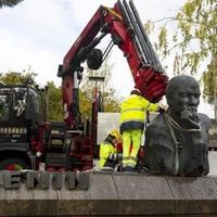 Finlandia retira estatua de Lenin en protesta por la guerra