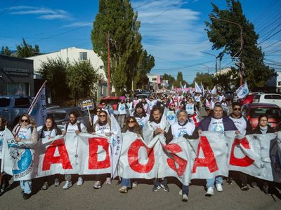 Docentes de Santa Cruz ratifican el paro y denuncian criminalización de la protesta