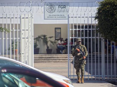 Ayotzinapa: gobierno federal arremete contra el Poder Judicial por la liberación de militares