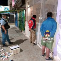 La policía sorprendió a dos sujetos en pleno robo en un comercio del centro de Neuquén