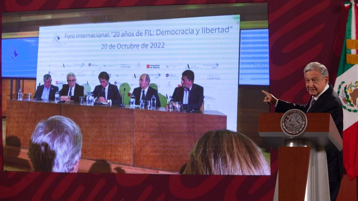 El presidente habla sobre el Foro Internacional 20 años de FIL: Democracia y libertad, que se hizo en España