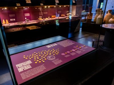 Dos ladrones someten a guardia y roban decenas de monedas de oro antiguas de museo suizo