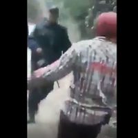 Talamontes insultan y someten a policías en Morelos (Video)