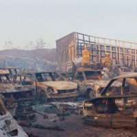 Incendio en corralón de Oaxaca deja dos intoxicados y más de 300 vehículos calcinados