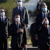 Bolsonaro se ahoga en una crisis política