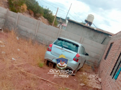 La Policía recuperó un auto robado que estaba escondido en el barrio Vista Hermosa