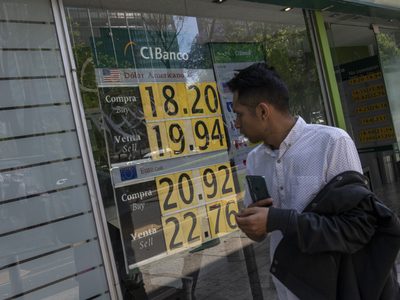 Peso pierde ante fortaleza económica en Estados Unidos