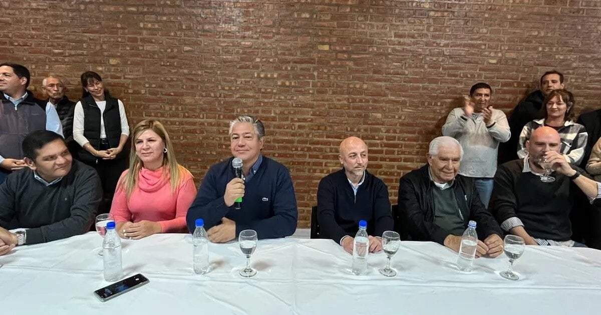 Figueroa junto a Rubén García. Fuente: (Letra P).
