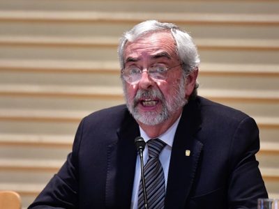 Denuncian a Enrique Graue, exrector de la UNAM, por defraudación fiscal