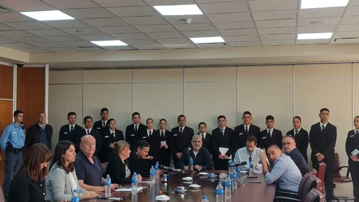 Comisión de Legislación, presidida por Fernández Novoa (FdT). Fuente: (Twitter)