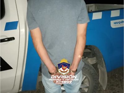 Tenía tres pedidos de captura y lo encontró la Policía cuando circulaba en un auto por Parque Industrial