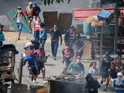 Soldados toman cuartel militar en Caracas; régimen de Maduro afirma que los capturó