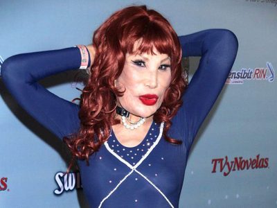 ¡Una diosa eterna! A los 68 años Lyn May en el sofá como Dios la trajo al mundo ¡Qué pase la receta!