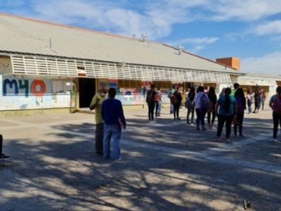 El CPEM 40 retomó clases presenciales en Neuquén con esquema de rotación por falta de aulas