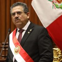 Tras 6 días en el cargo, el presidente de Perú presentó su renuncia irrevocable
