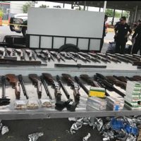 En Nuevo León, aseguran armas de grueso calibre ocultas en un vehículo