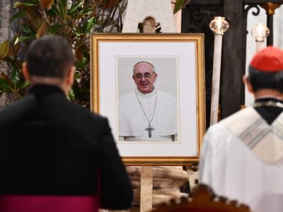 Tras tres horas de funeral, el Papa Francisco fue inhumado en la Basílica Santa María la Mayor
