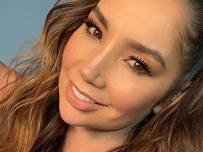 Paola Jara se deshizo de sus prendas para hablar de la vida ¡Instagramer poeta!