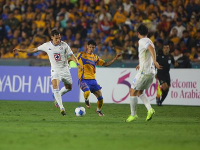 Tigres salva empate con Cruz Azul en la ida de las semifinales de la Concacaf