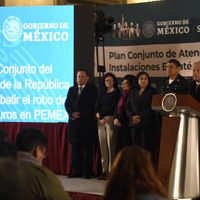 Cuatro mil militares evitarán robo de combustible en 58 puntos estratégicos de Pemex: AMLO