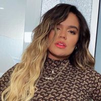 "¿Se pondrá celoso Anuel? Karol G publica una foto con un atuendo lleno de transparencias ¡Uff!