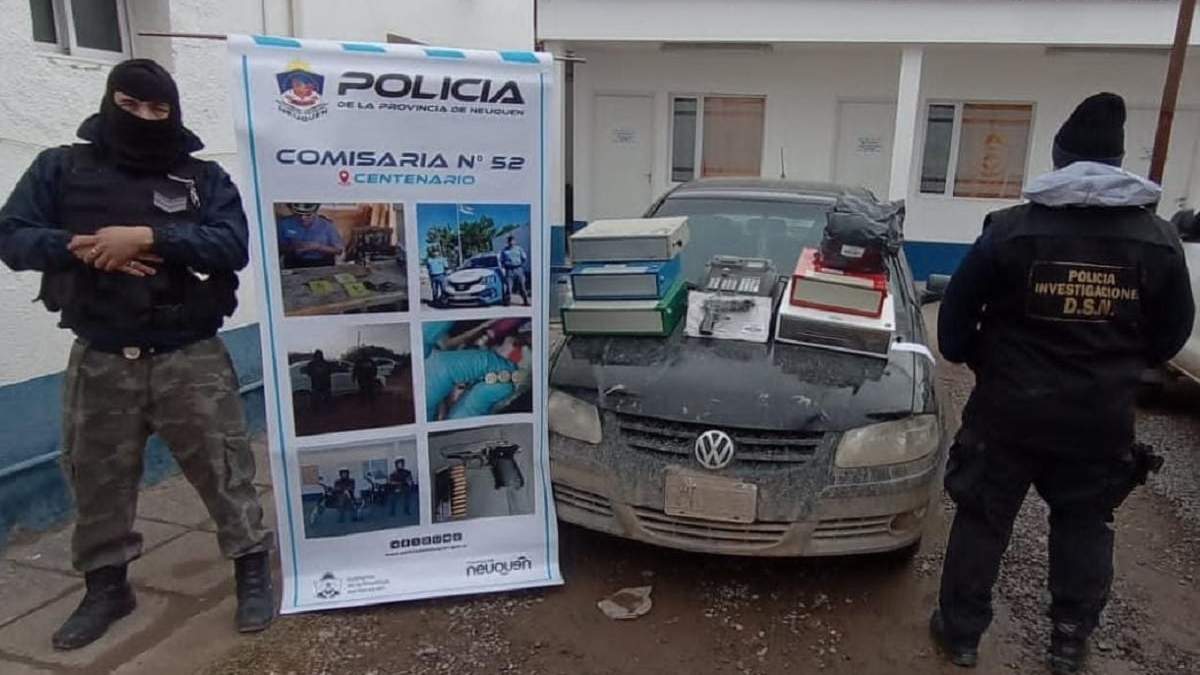 El auto en el que se movilizaba el ladrón detenido. Fuente Centenario Digital
