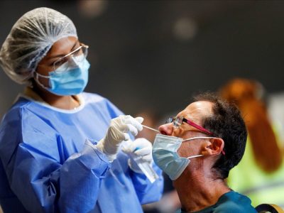 Nueva medida respecto a los tests de coronavirus: quiénes podrán hisoparse