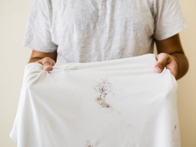 Eliminá las manchas de lavandina de tu ropa en pocos minutos con este truco rápido y efectivo