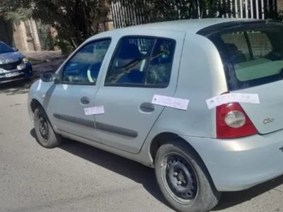 Detienen a un conductor de Uber por intentar robar encomiendas en la ETON