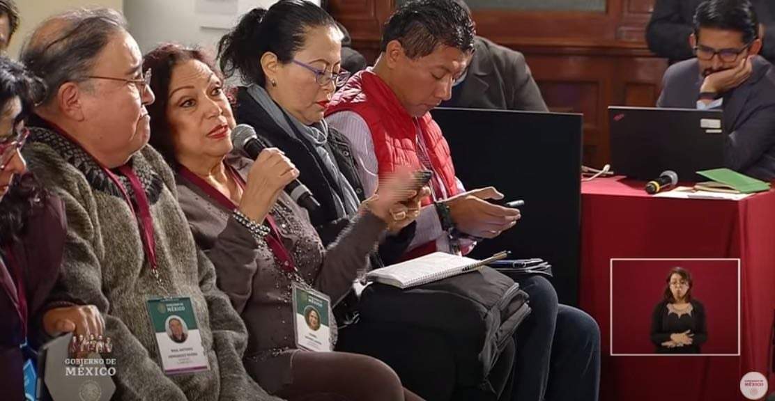 Isabel Arvide en una conferencia de López Obrador, antes de su nombramiento como cónsul en Estambul
