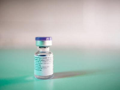 BioNTech gana 7 mil 123 millones de euros por ventas de vacuna Pfizer contra covid-19