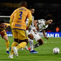 Expulsión de Trigos y gran actuación de Julio González marcan la victoria de Tigres ante Pumas