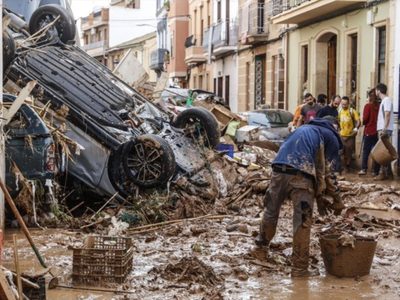 Cientos de españoles se vuelcan hacia Valencia para ayudar a afectados de DANA