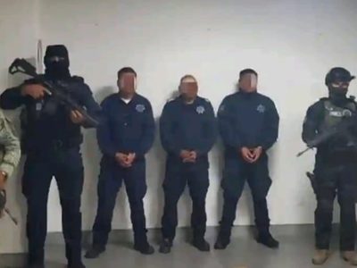Detienen a tres policías de Ensenada acusados del homicidio de dos hombres