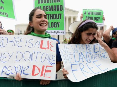La Corte Suprema de Estados Unidos revocó el derecho a la interrupción voluntaria del embarazo