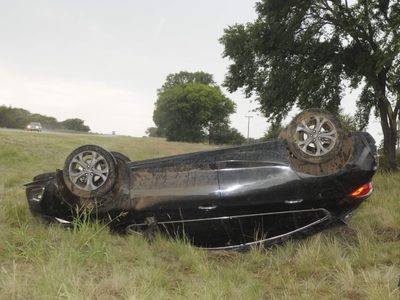 Aparatoso accidente en Bahía San Blas: un vehículo volcó hasta salir de la ruta