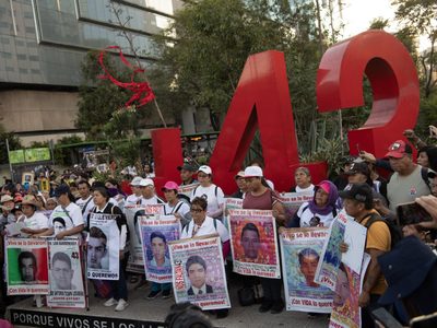 Familias de los estudiantes de Ayotzinapa descartan reunirse con la Covaj