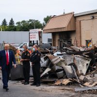 Trump da su apoyo a policía pese a protestas por racismo en Kenosha