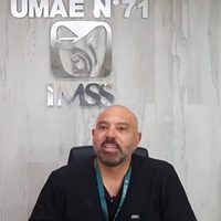 En pleno vuelo, médico del IMSS salva la vida de un hombre con arritmia cardiaca (Video)