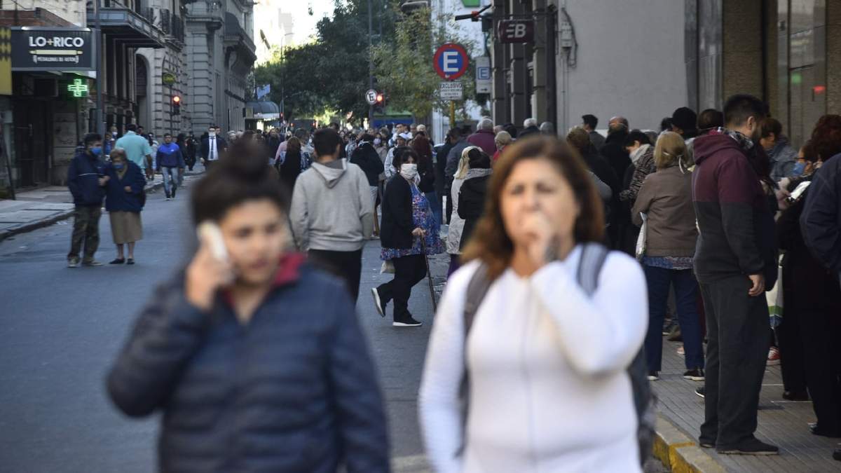 Aglomeración en cuarentena. Fuente: (Twitter)