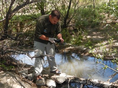 Detectaron hidrocarburos en el arroyo Sañico