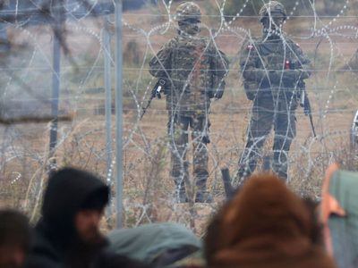 Polonia expulsó a más migrantes que intentaron cruzar desde Bielorrusia: se agrava la crisis