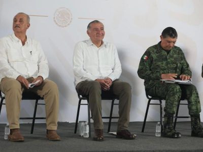 AMLO tilda en Tabasco a Adán Augusto de "muy competente" para sucederlo en 2023